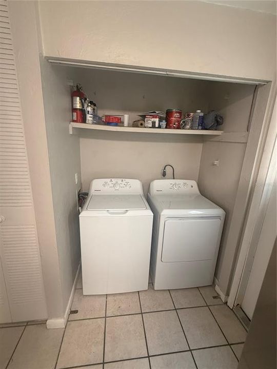 For Rent: $1,400 (2 beds, 1 baths, 930 Square Feet)