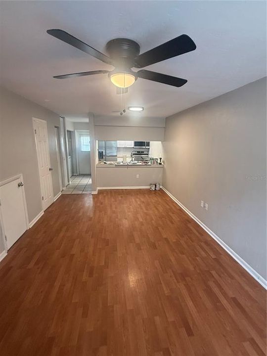 For Rent: $1,400 (2 beds, 1 baths, 930 Square Feet)