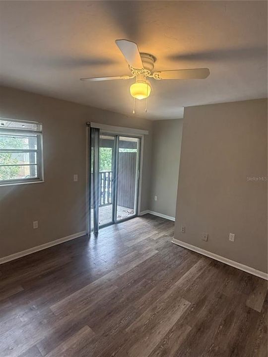 For Rent: $1,400 (2 beds, 1 baths, 930 Square Feet)