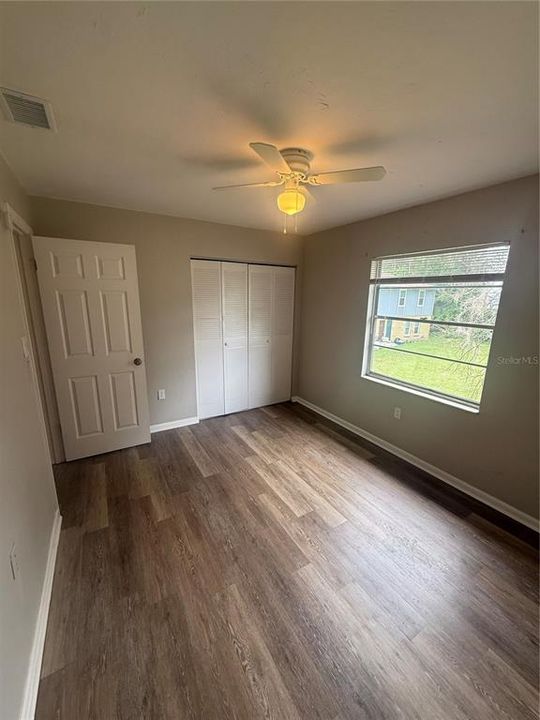 For Rent: $1,400 (2 beds, 1 baths, 930 Square Feet)