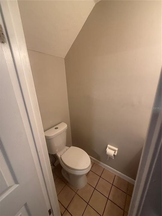 For Rent: $1,400 (2 beds, 1 baths, 930 Square Feet)