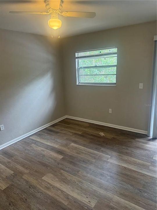 For Rent: $1,400 (2 beds, 1 baths, 930 Square Feet)