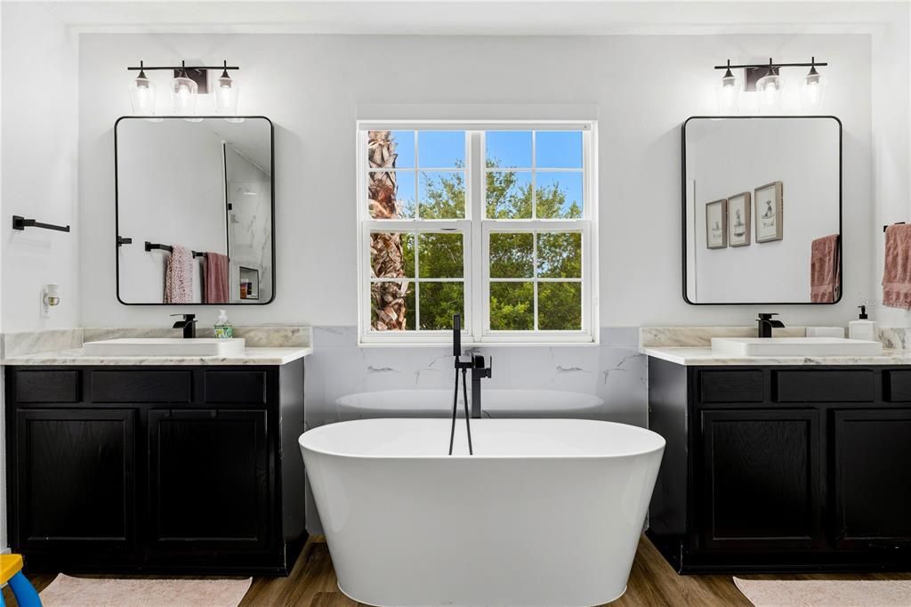For Sale: $699,000 (5 beds, 4 baths, 3241 Square Feet)