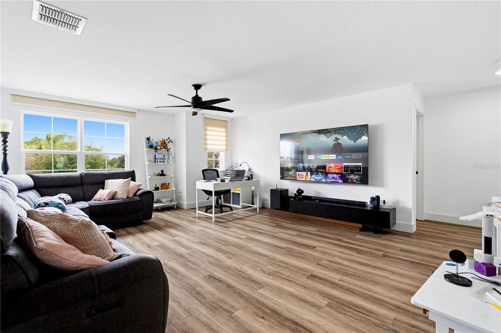 For Sale: $699,000 (5 beds, 4 baths, 3241 Square Feet)