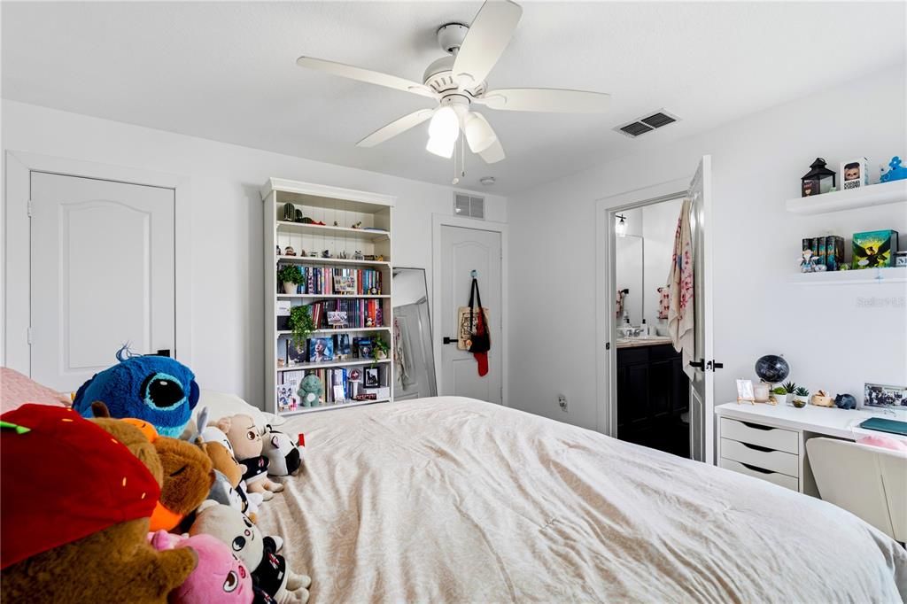 For Sale: $699,000 (5 beds, 4 baths, 3241 Square Feet)