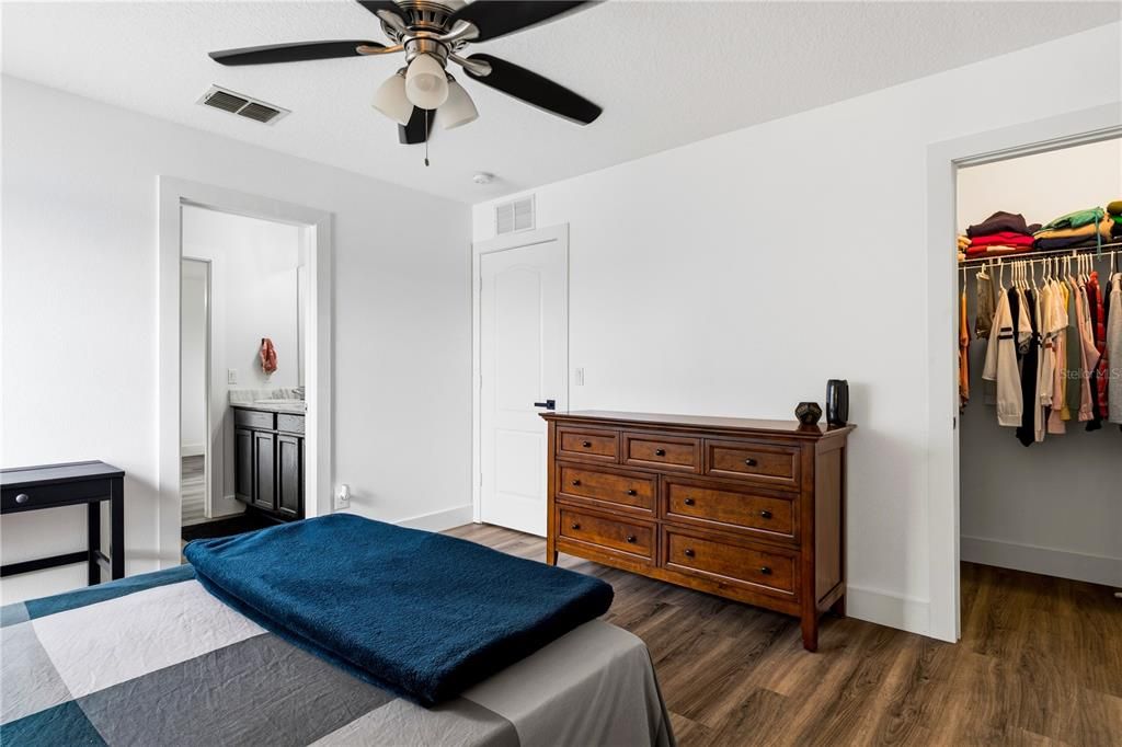 For Sale: $699,000 (5 beds, 4 baths, 3241 Square Feet)