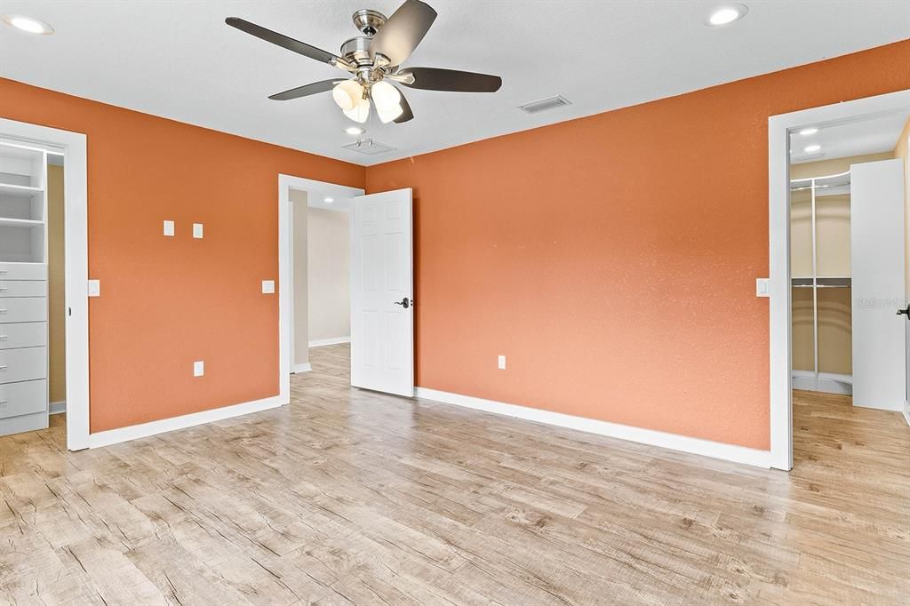 En Venta: $549,900 (4 camas, 3 baños, 2678 Pies cuadrados)