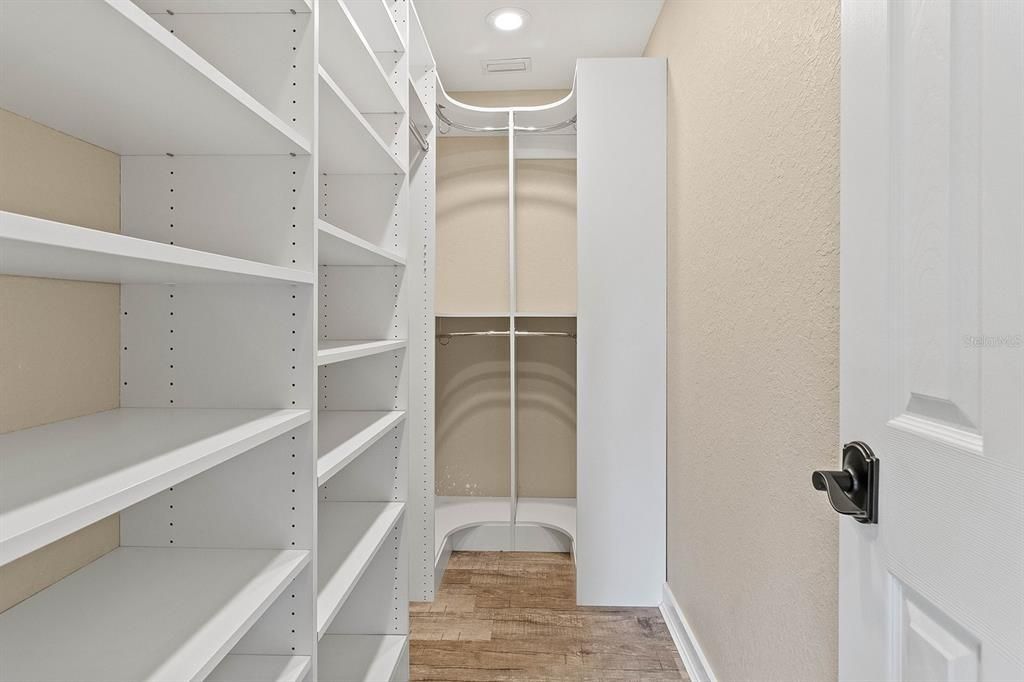 En Venta: $549,900 (4 camas, 3 baños, 2678 Pies cuadrados)