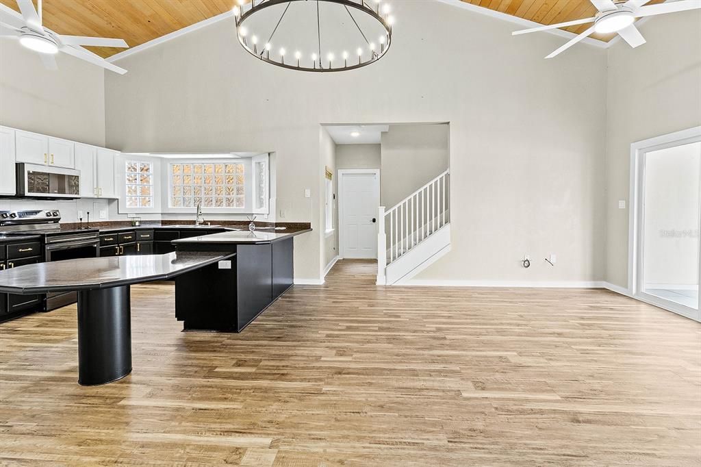En Venta: $549,900 (4 camas, 3 baños, 2678 Pies cuadrados)