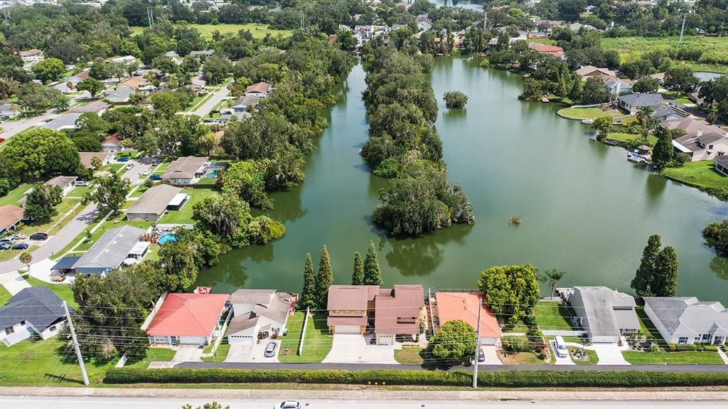 En Venta: $549,900 (4 camas, 3 baños, 2678 Pies cuadrados)