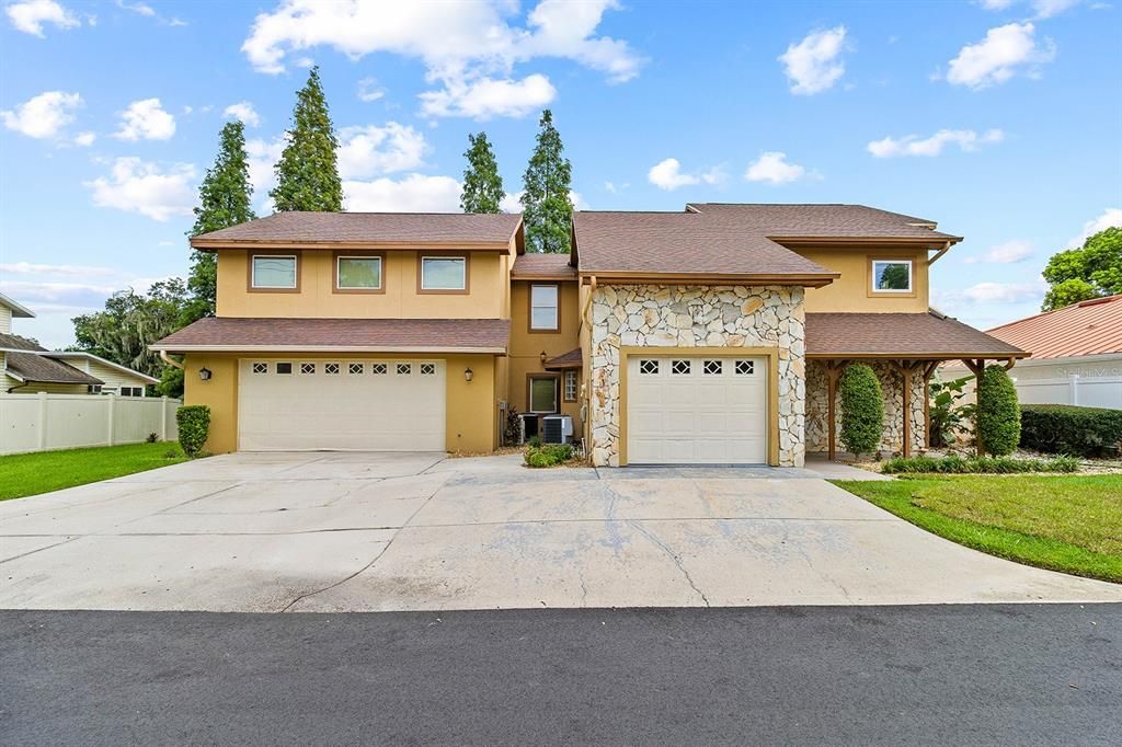 En Venta: $549,900 (4 camas, 3 baños, 2678 Pies cuadrados)