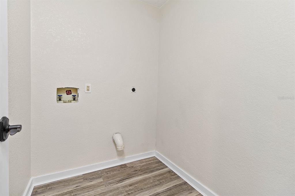 En Venta: $549,900 (4 camas, 3 baños, 2678 Pies cuadrados)