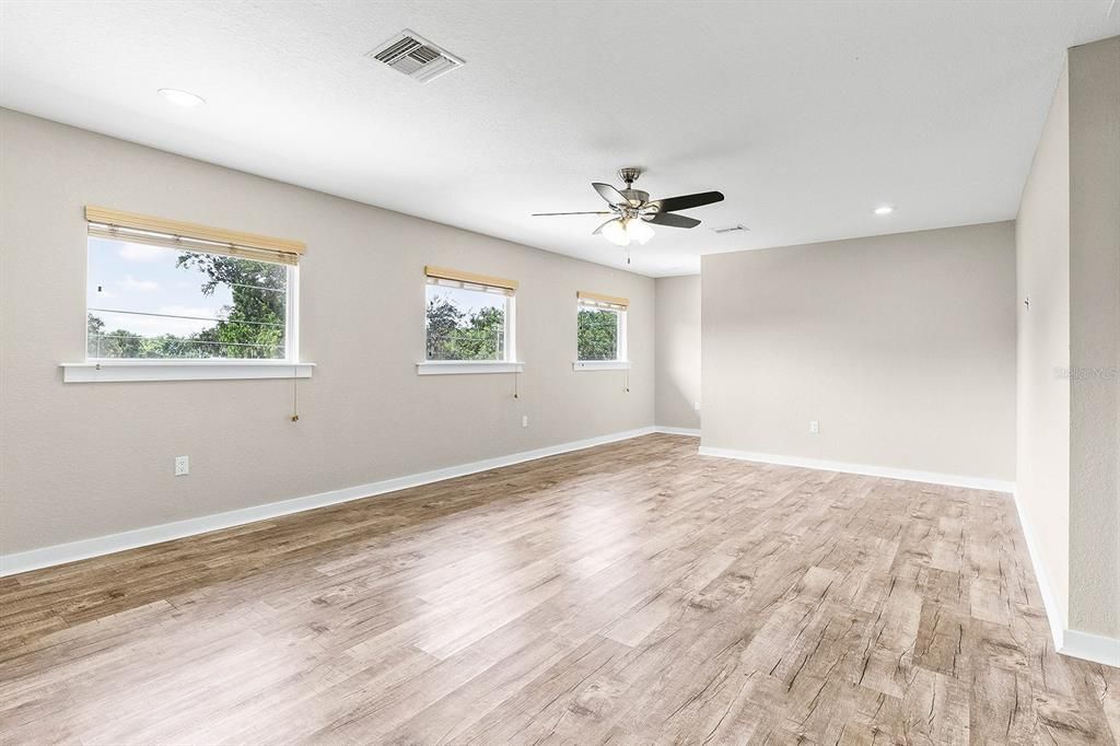 En Venta: $549,900 (4 camas, 3 baños, 2678 Pies cuadrados)