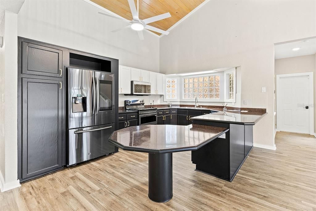 En Venta: $549,900 (4 camas, 3 baños, 2678 Pies cuadrados)