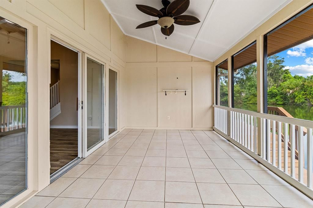 En Venta: $549,900 (4 camas, 3 baños, 2678 Pies cuadrados)