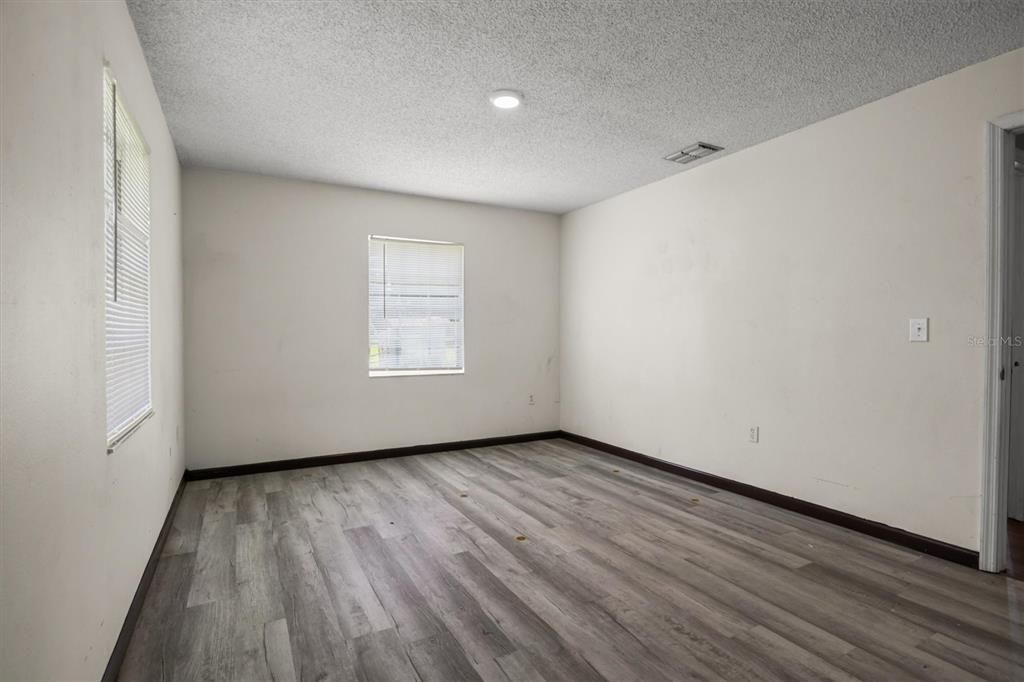 For Sale: $335,000 (3 beds, 2 baths, 1458 Square Feet)