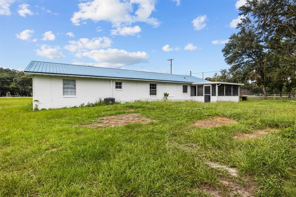 For Sale: $335,000 (3 beds, 2 baths, 1458 Square Feet)