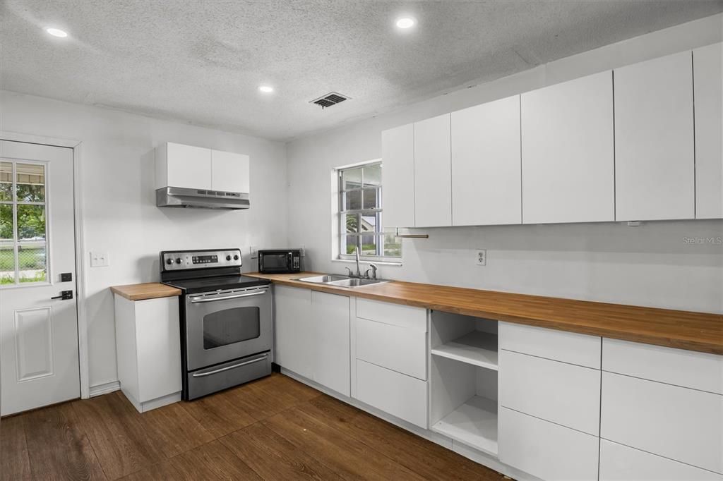For Sale: $335,000 (3 beds, 2 baths, 1458 Square Feet)
