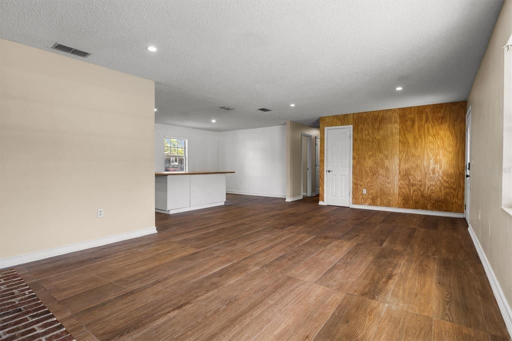 For Sale: $335,000 (3 beds, 2 baths, 1458 Square Feet)