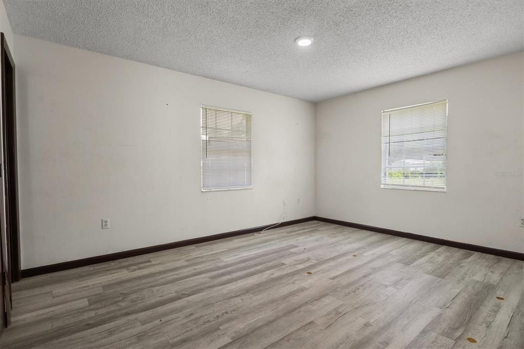 For Sale: $335,000 (3 beds, 2 baths, 1458 Square Feet)