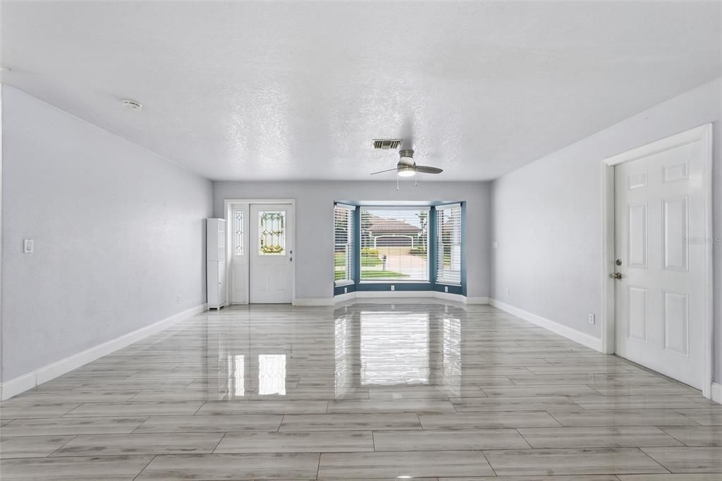 For Sale: $379,000 (3 beds, 3 baths, 2166 Square Feet)