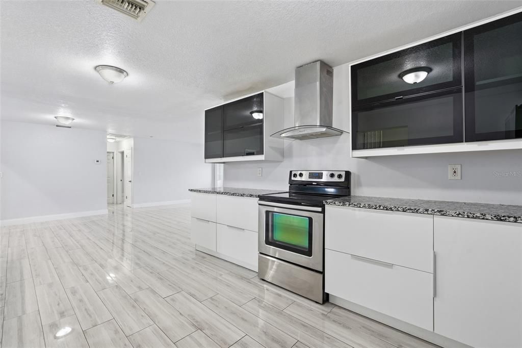 For Sale: $379,000 (3 beds, 3 baths, 2166 Square Feet)