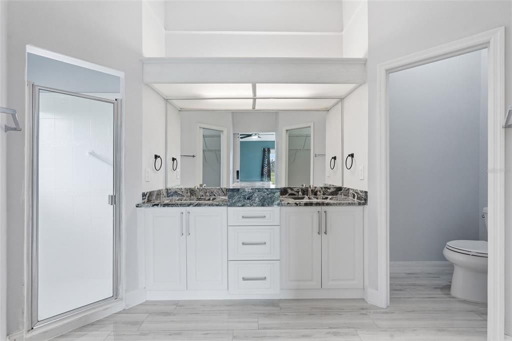 For Sale: $379,000 (3 beds, 3 baths, 2166 Square Feet)