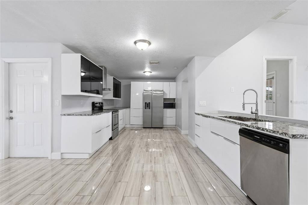 For Sale: $379,000 (3 beds, 3 baths, 2166 Square Feet)