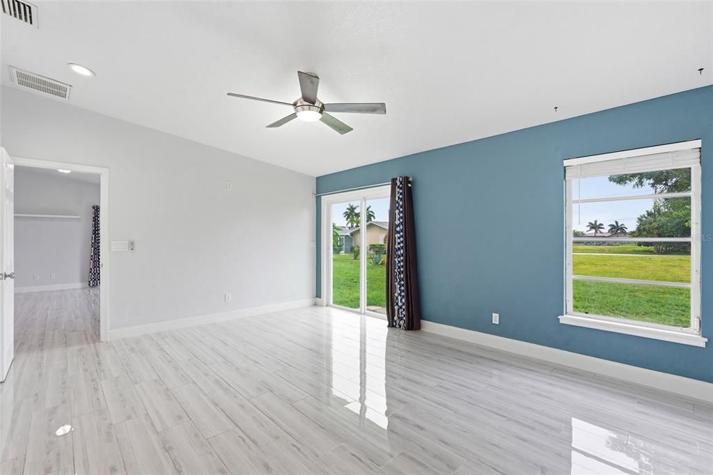For Sale: $379,000 (3 beds, 3 baths, 2166 Square Feet)