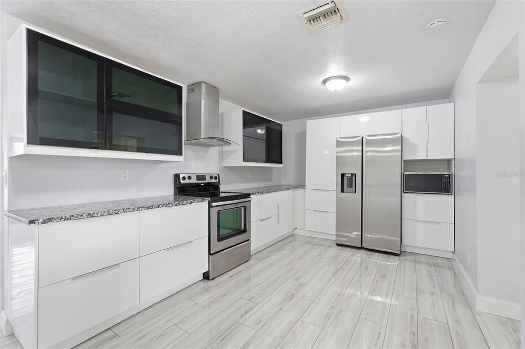 For Sale: $379,000 (3 beds, 3 baths, 2166 Square Feet)