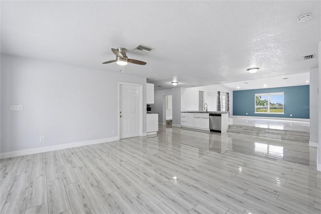For Sale: $379,000 (3 beds, 3 baths, 2166 Square Feet)