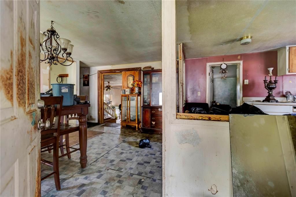 Activo con contrato: $89,000 (5 camas, 2 baños, 2000 Pies cuadrados)