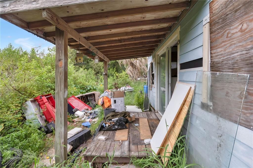 Activo con contrato: $89,000 (5 camas, 2 baños, 2000 Pies cuadrados)