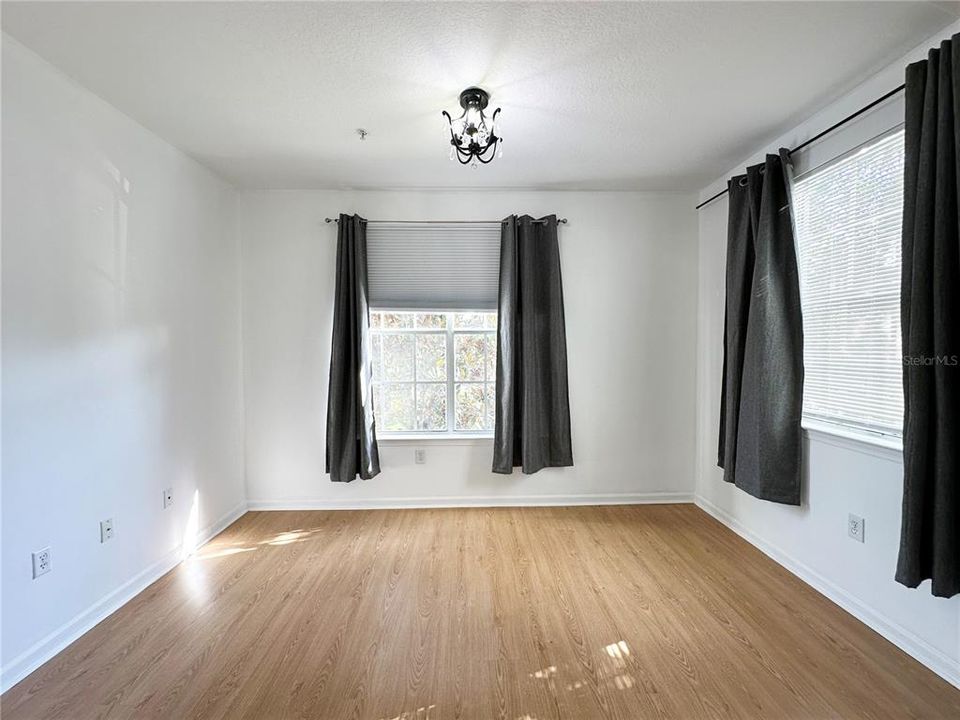 For Sale: $254,000 (3 beds, 2 baths, 1270 Square Feet)