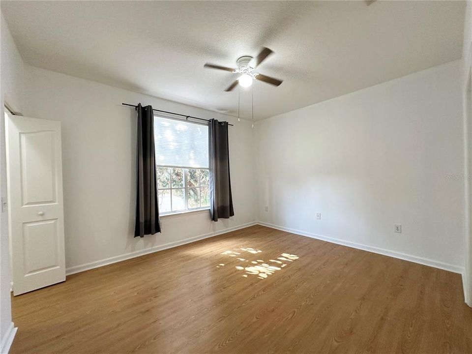 For Sale: $254,000 (3 beds, 2 baths, 1270 Square Feet)