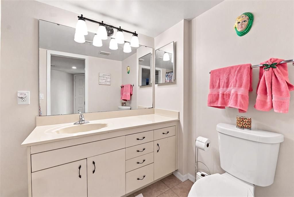 For Sale: $360,000 (2 beds, 2 baths, 1351 Square Feet)