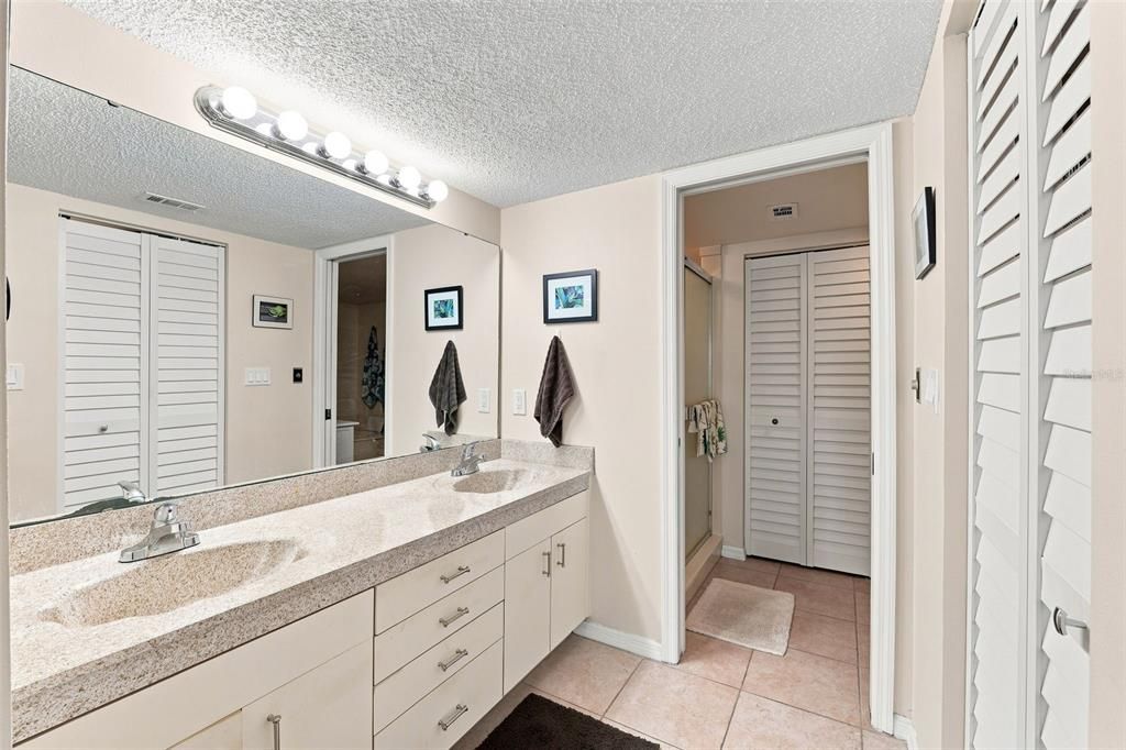 For Sale: $360,000 (2 beds, 2 baths, 1351 Square Feet)