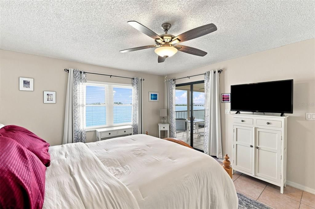 For Sale: $360,000 (2 beds, 2 baths, 1351 Square Feet)