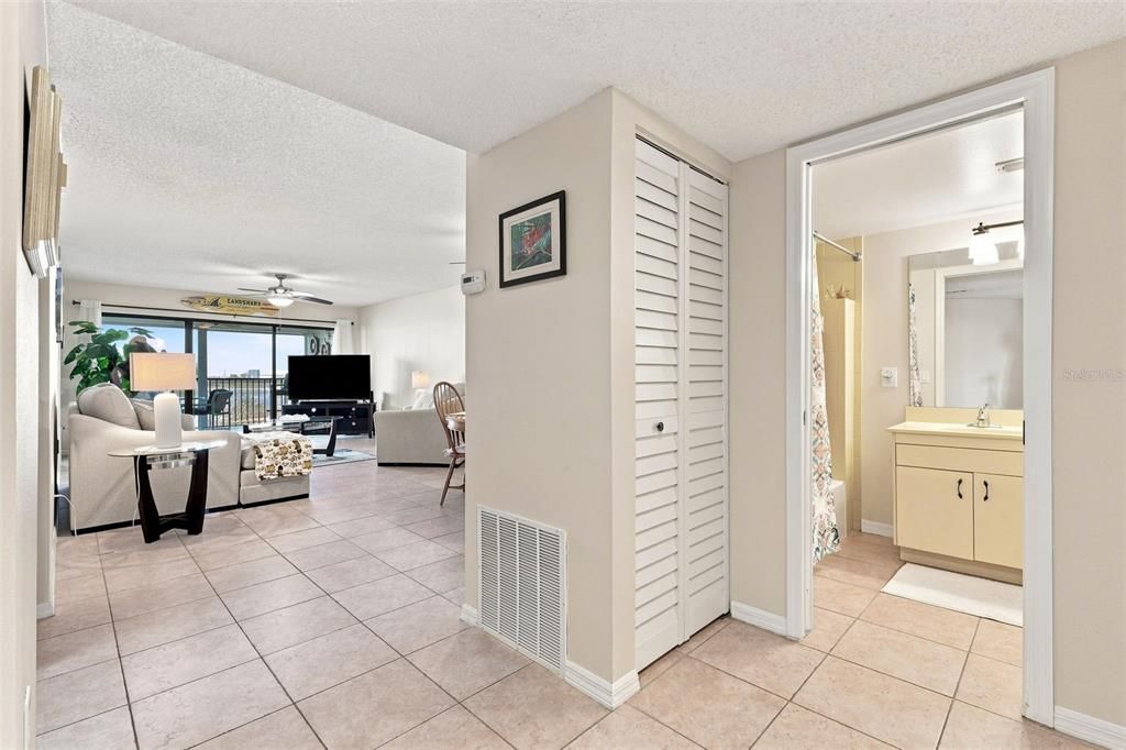 For Sale: $360,000 (2 beds, 2 baths, 1351 Square Feet)