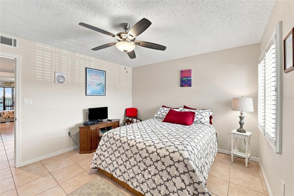 For Sale: $360,000 (2 beds, 2 baths, 1351 Square Feet)