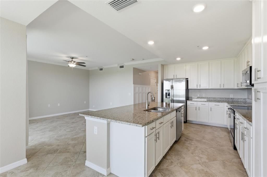 For Sale: $239,000 (2 beds, 2 baths, 1198 Square Feet)