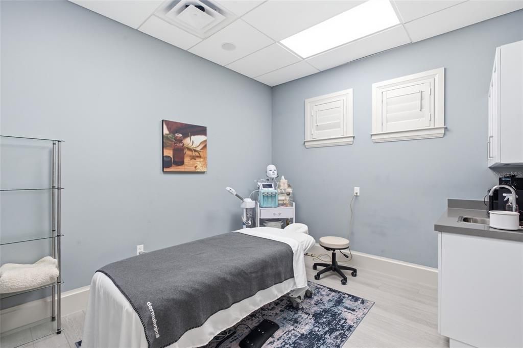 For Sale: $239,000 (2 beds, 2 baths, 1198 Square Feet)