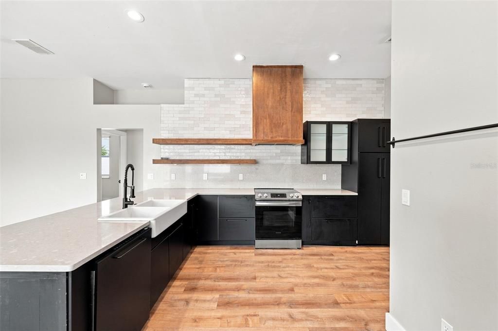 For Sale: $400,000 (4 beds, 3 baths, 2102 Square Feet)