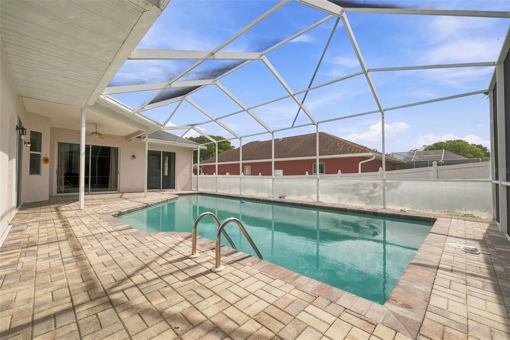 For Sale: $400,000 (4 beds, 3 baths, 2102 Square Feet)
