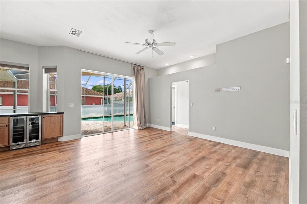 For Sale: $400,000 (4 beds, 3 baths, 2102 Square Feet)