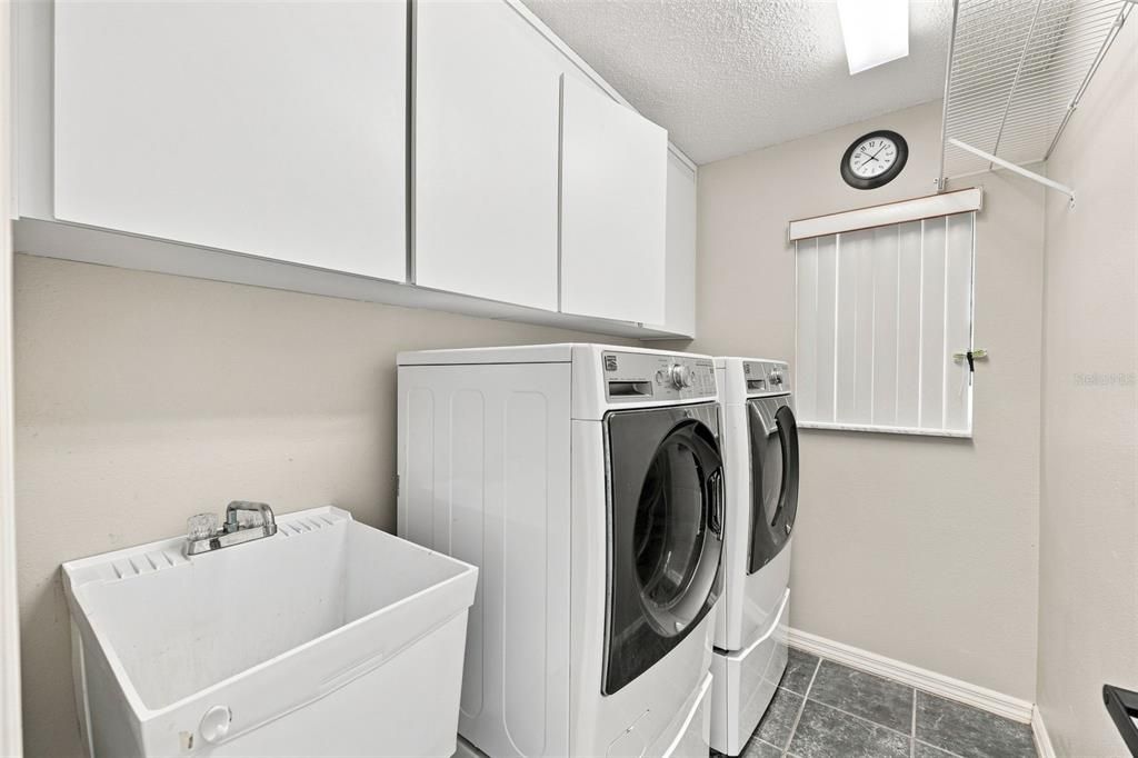 For Sale: $400,000 (4 beds, 3 baths, 2102 Square Feet)