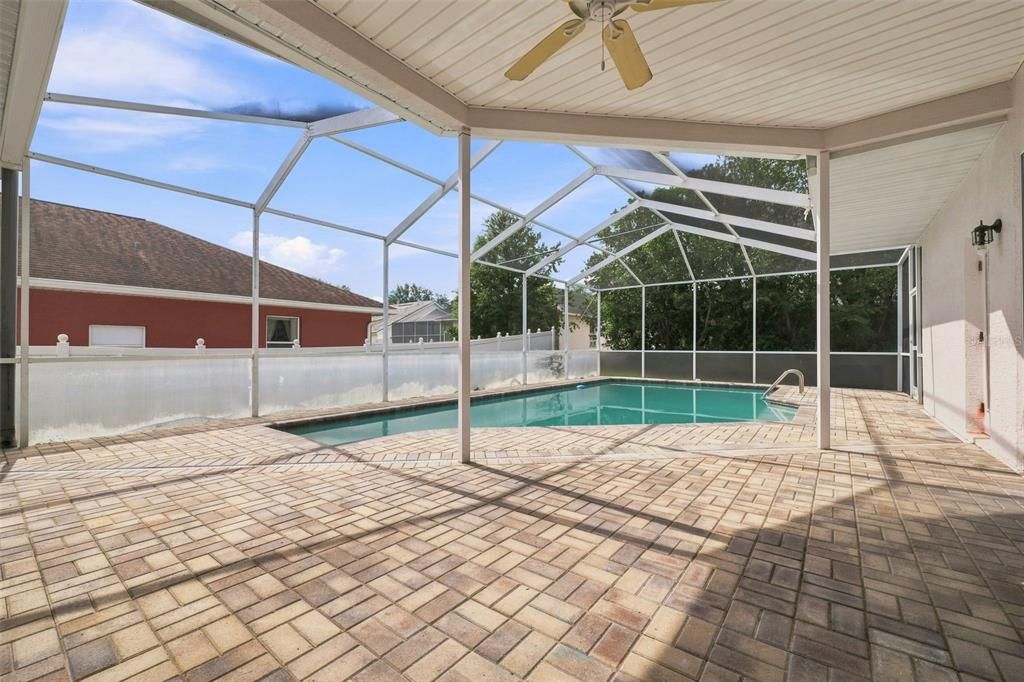 For Sale: $400,000 (4 beds, 3 baths, 2102 Square Feet)