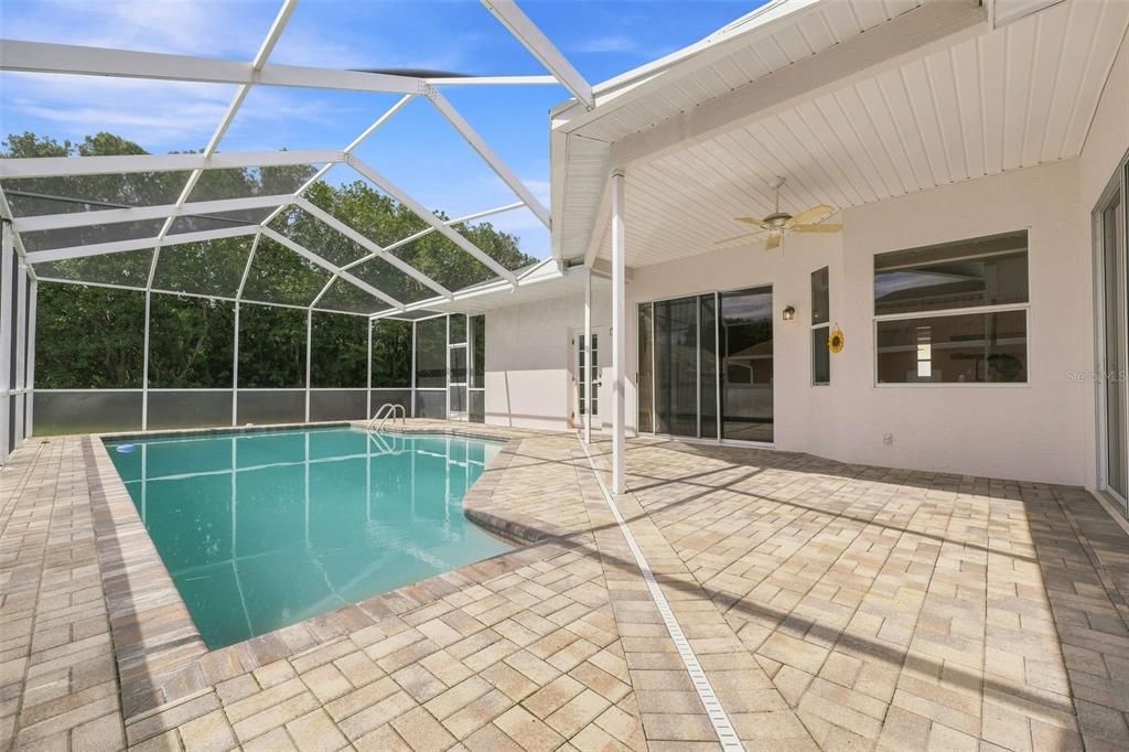For Sale: $400,000 (4 beds, 3 baths, 2102 Square Feet)