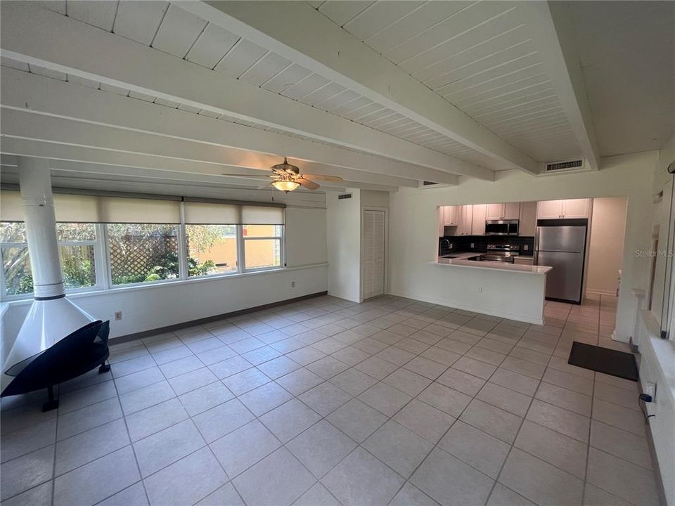 For Rent: $2,800 (3 beds, 1 baths, 1146 Square Feet)