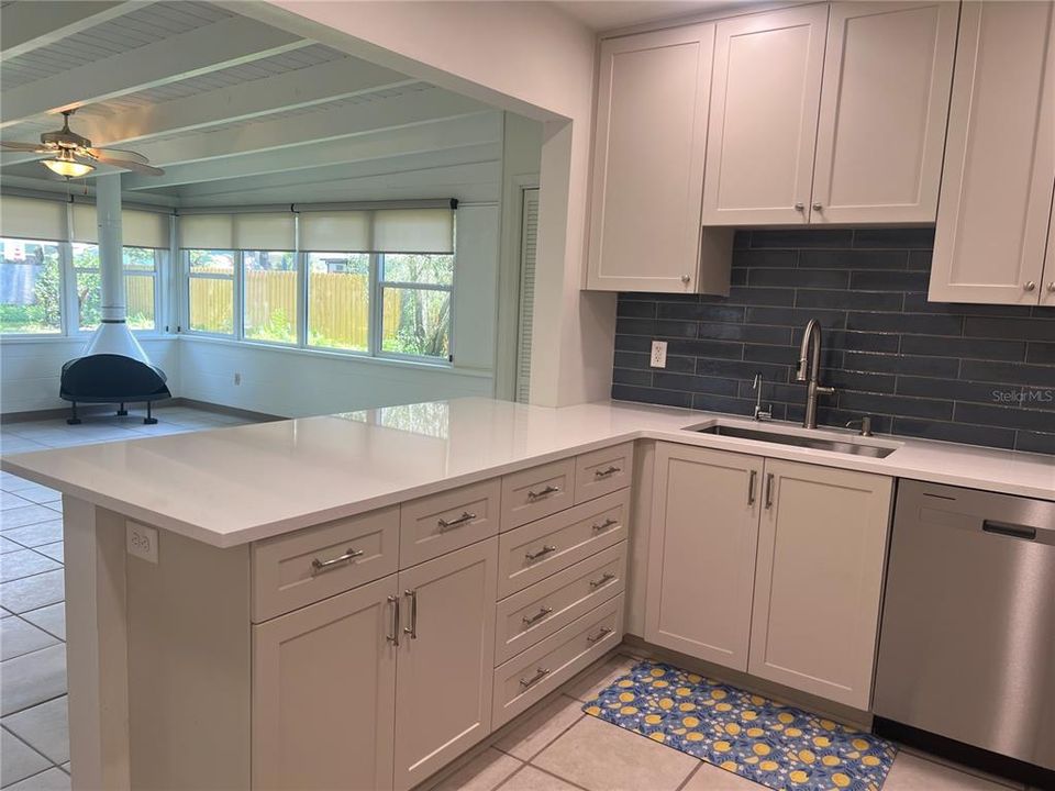For Rent: $2,800 (3 beds, 1 baths, 1146 Square Feet)